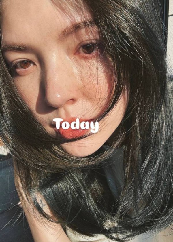 金牛股 许玮甯产后首晒自拍照！皮肤紧致光滑状态好